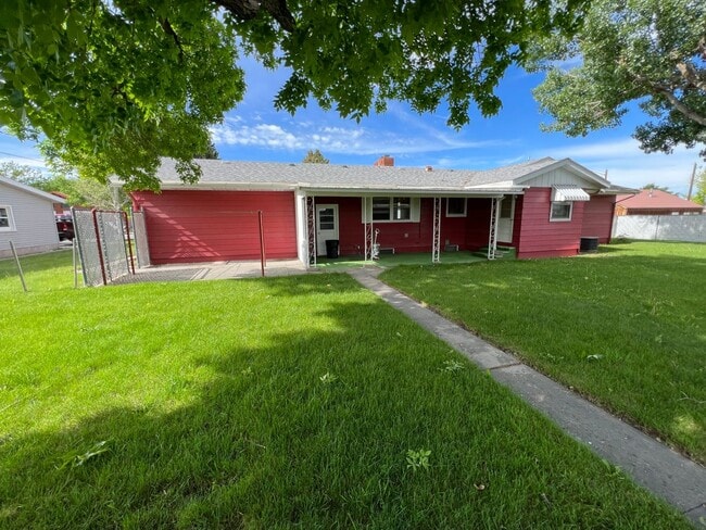 Building Photo - 429 E Pine St