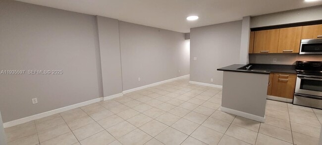 Building Photo - 471 NE 25th St