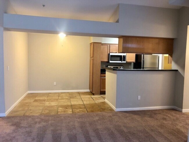 Building Photo - 885 Halidon Way