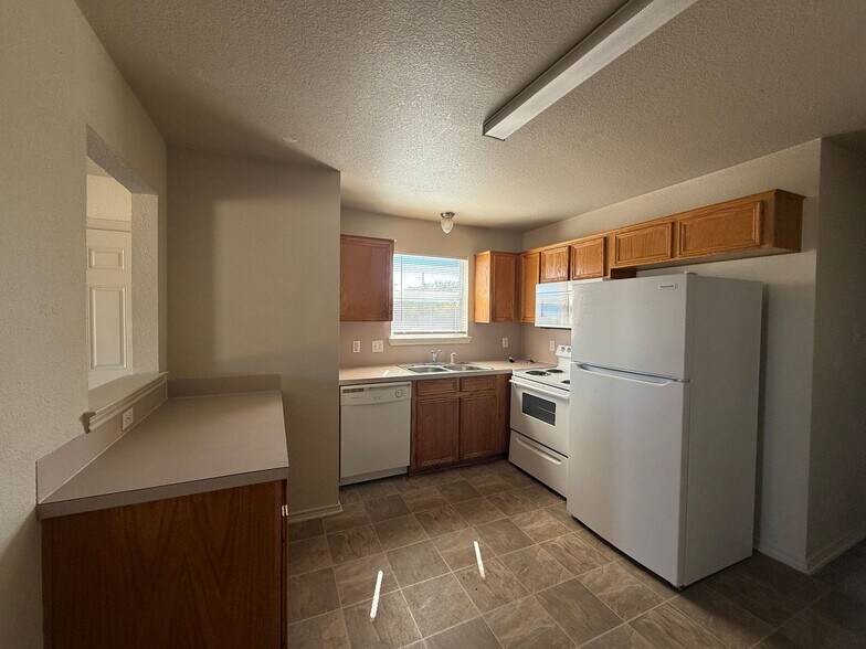 Building Photo - 1602 Aztec Trce