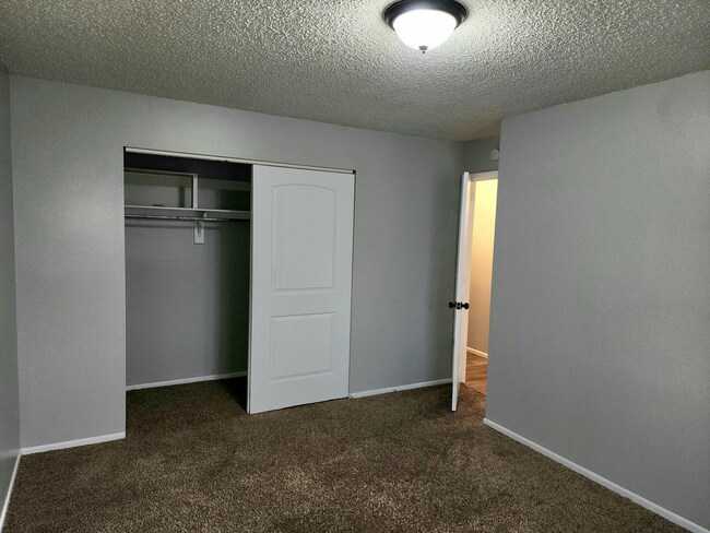 Building Photo - 3935 Stonedike Dr