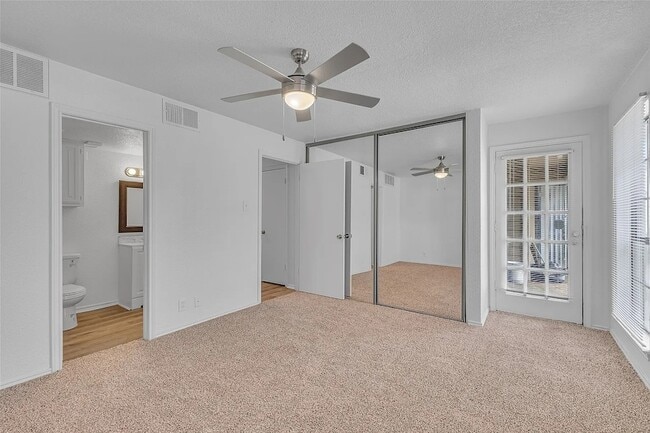Building Photo - 6044 Stoneybrook Dr