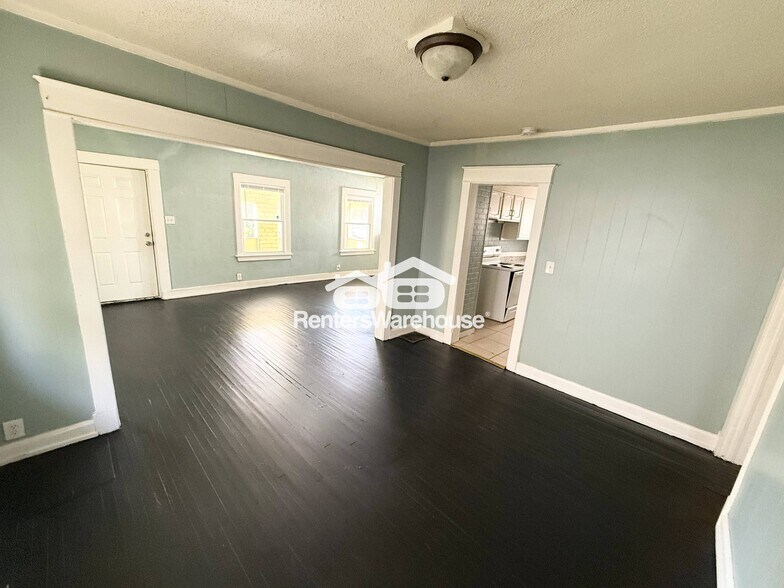 Building Photo - 1526 E 50th St