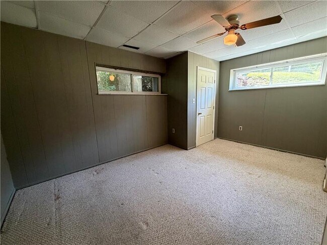 Building Photo - 735 Athalia St