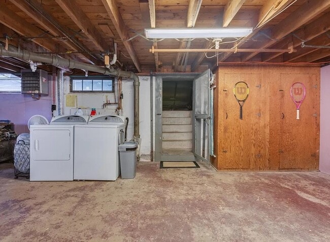 Building Photo - 52 Dickey St