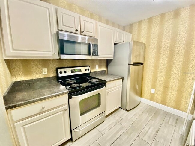 Building Photo - 5447 Vineland Rd