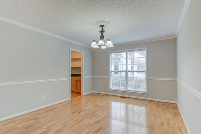 Building Photo - 2112 Echo Glen Ln