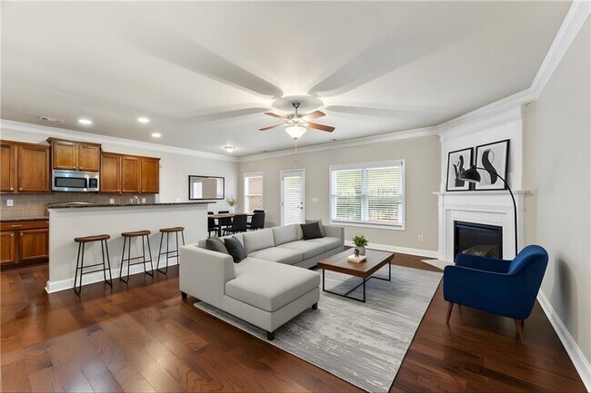 Building Photo - 3803 Manor View