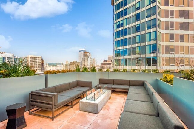 Building Photo - 1 bedroom in Seattle WA 98121