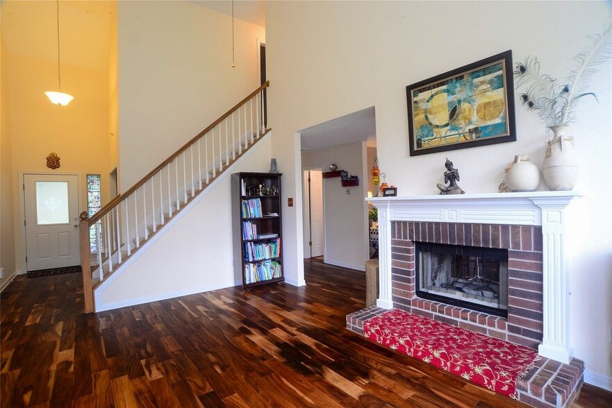 Building Photo - 2405 Raintree Path