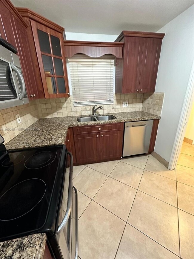 Building Photo - 9410 Live Oak Pl