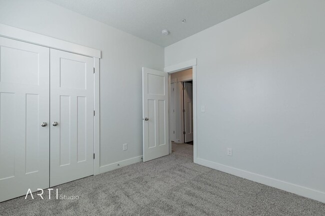 Building Photo - Top-Floor South-Facing Condo in Quail Hill...
