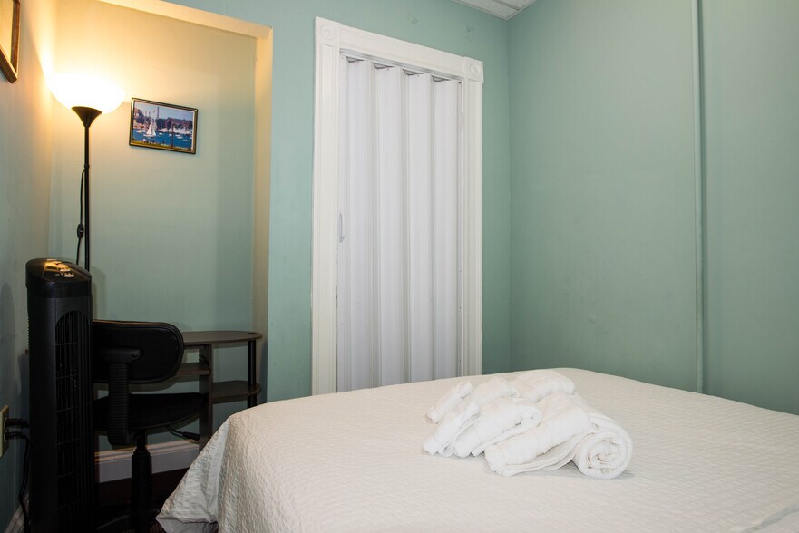 Building Photo - 42 Everett St