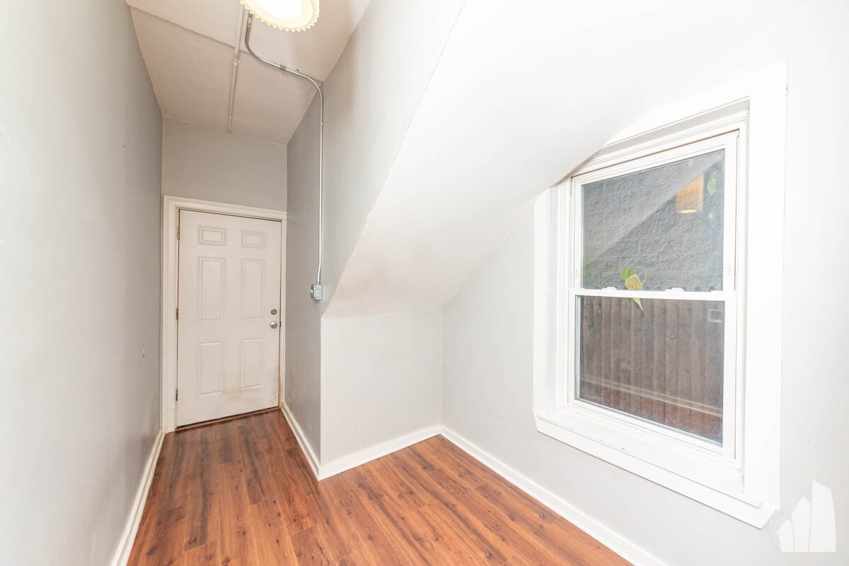 Building Photo - 848 N Wood St