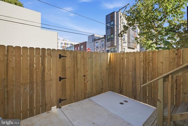Building Photo - 2126 N Percy St