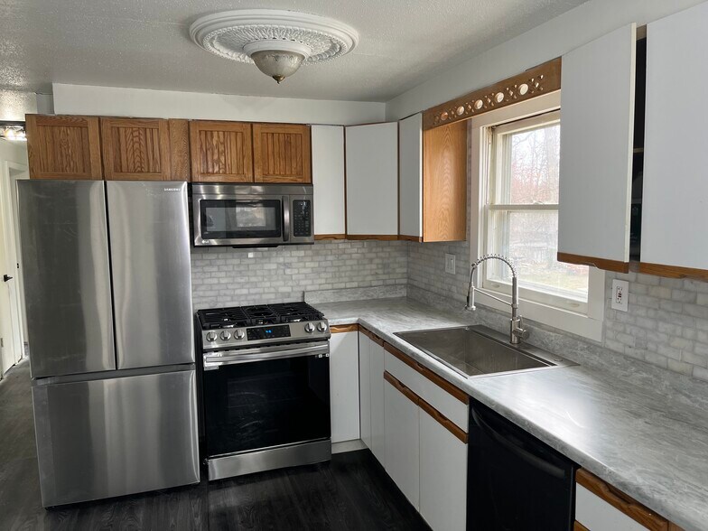 Building Photo - 809 Trumbull Dr