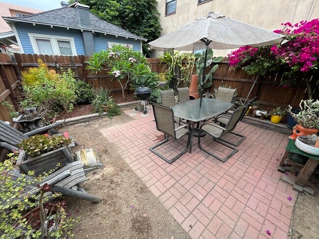 Building Photo - Charming 2-Bedroom Home with Modern Upgrades in Downtown Long Beach