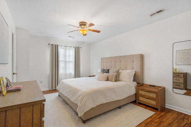 Building Photo - 4410 Caven Ct N