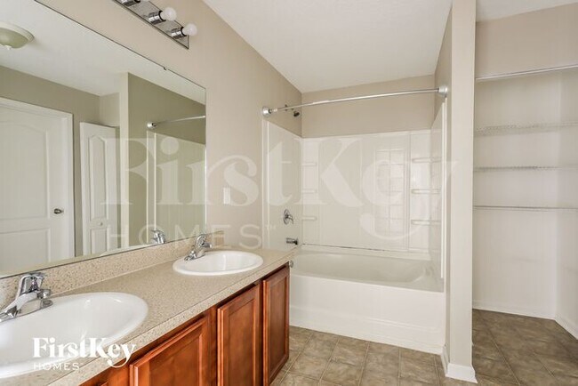 Building Photo - 3843 Falcon Crest Dr