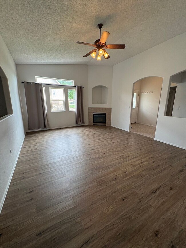 Building Photo - 5050 Rill Valley Way