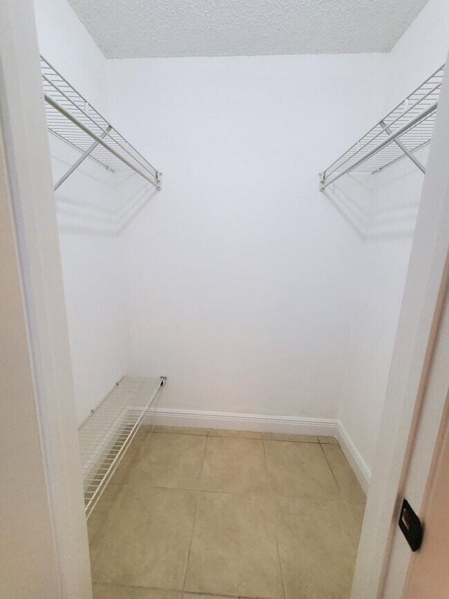 Building Photo - 313 SW 1st St