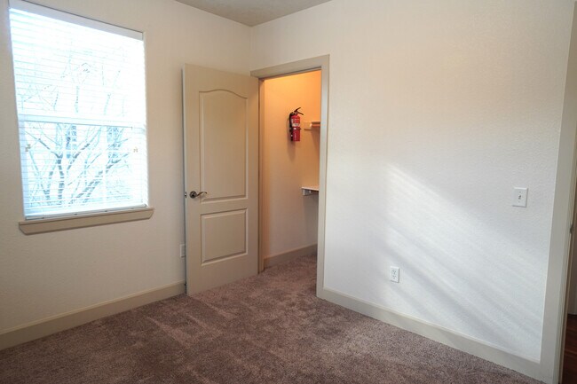 Building Photo - 1254 E Winding Creek Dr