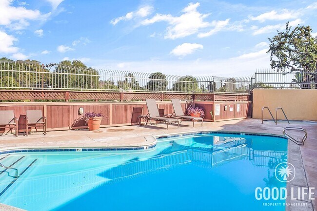 Building Photo - Perfect 1B/1BA w/ Balcony, Reserved Parkin...