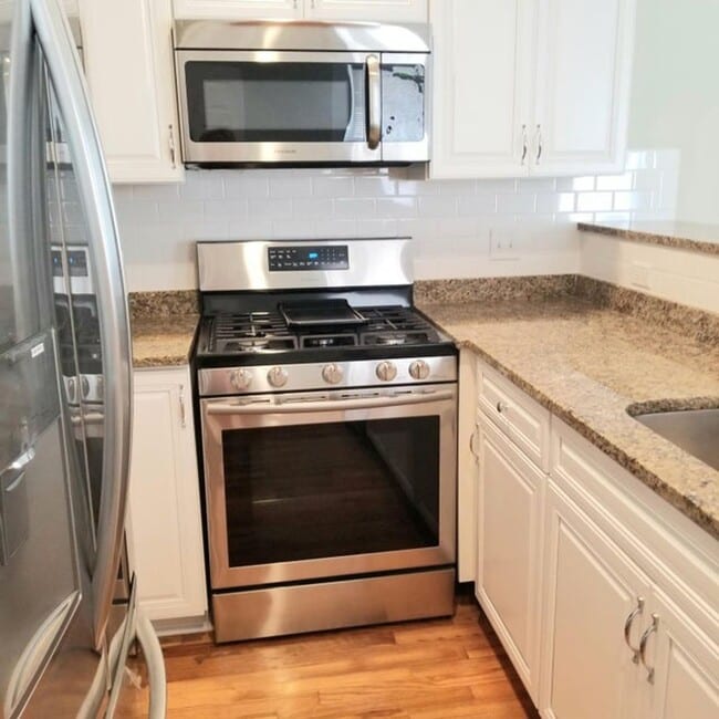 Building Photo - Available 8/1. Beautiful 3 BR/2 BA Home in the Heart of Downtown Charleston!