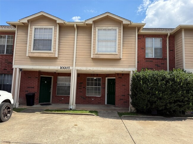 Building Photo - 10007 Emerald Creek Dr