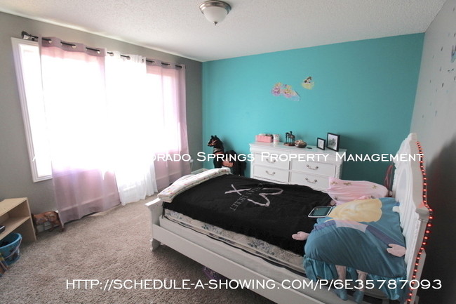 Building Photo - Horse Property Remodeled on 2.5 acres