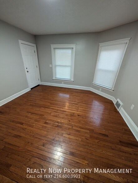 Building Photo - 1434 W 112th St