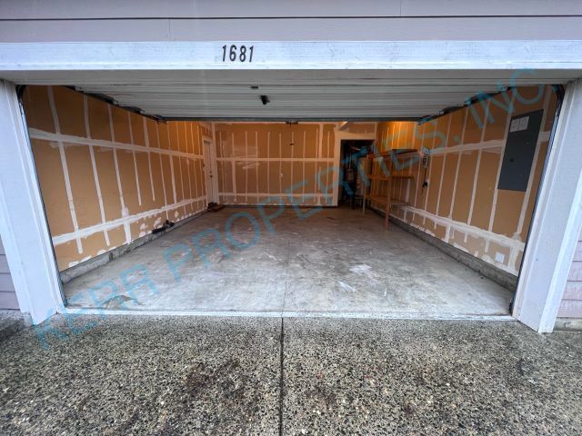 Building Photo - 4 Bd / 2.5 Bth - Central A/C - Attached Ga...