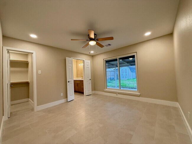 Building Photo - 1010 Golden Nugget Ct