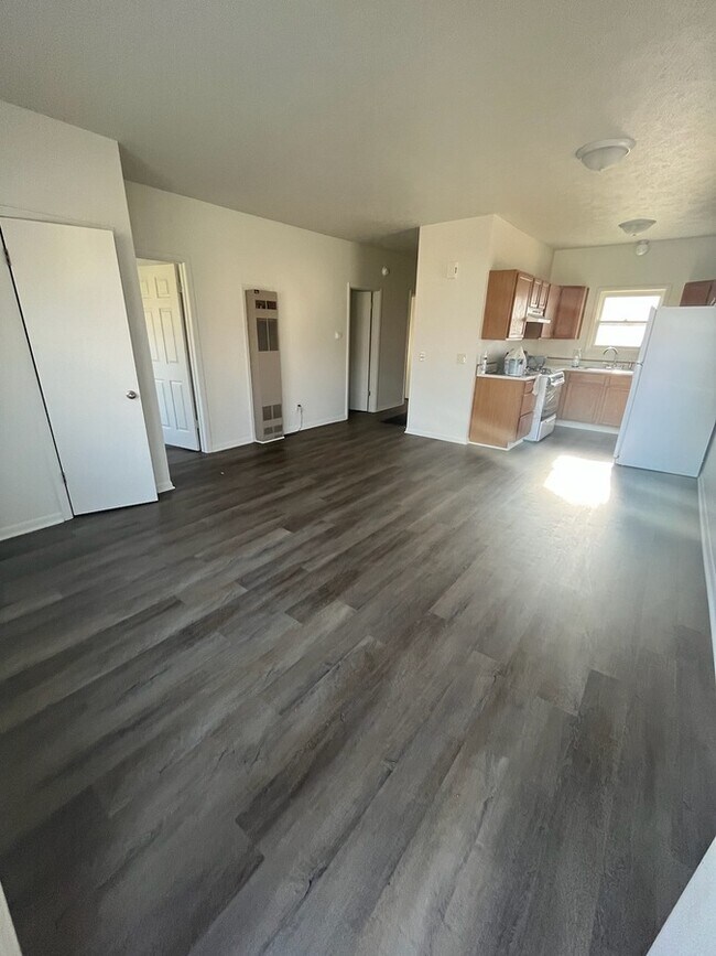 Building Photo - 48 Eastmanville St