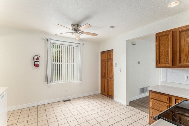 Building Photo - Charming 2-Bedroom Apartment in the Heart ...
