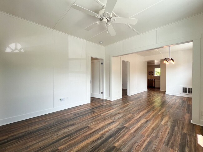 Building Photo - Charming Downtown Napa Cottage with Large Fenced Yard & Ample Parking