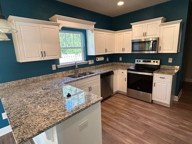 Building Photo - 204 Pebble Ln