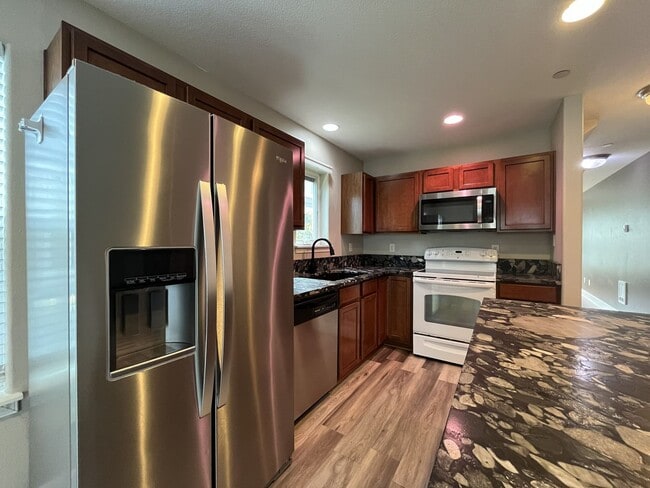 Building Photo - Incredible SE Hazelwood 2 Bedroom + 1 Bathroom Condo w/ included Garage and Washer & Dryer!!