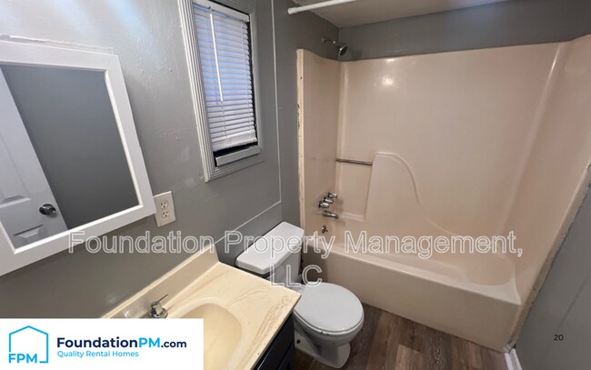 Building Photo - 3468 Bowen Ave