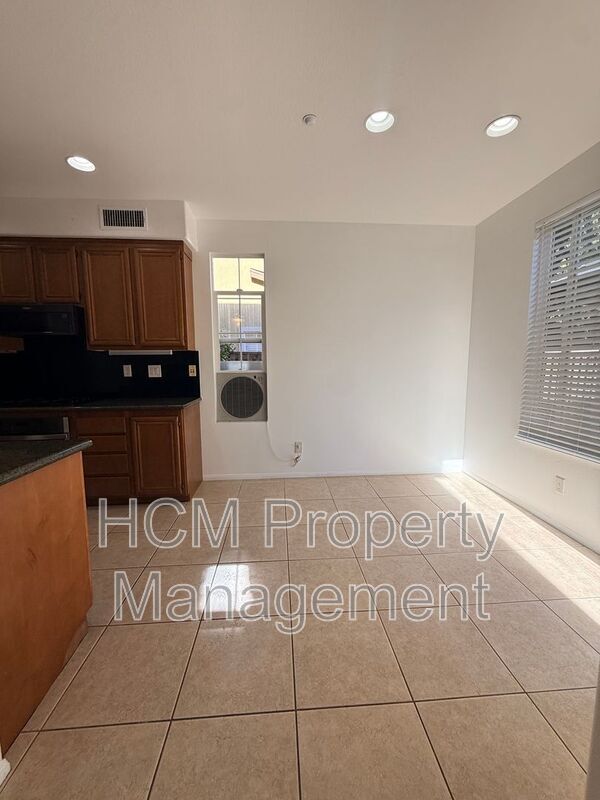 Building Photo - 28 Lansdale Ct