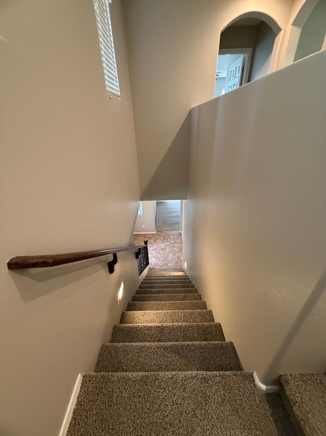 Building Photo - Community pool and a low maintenance yard