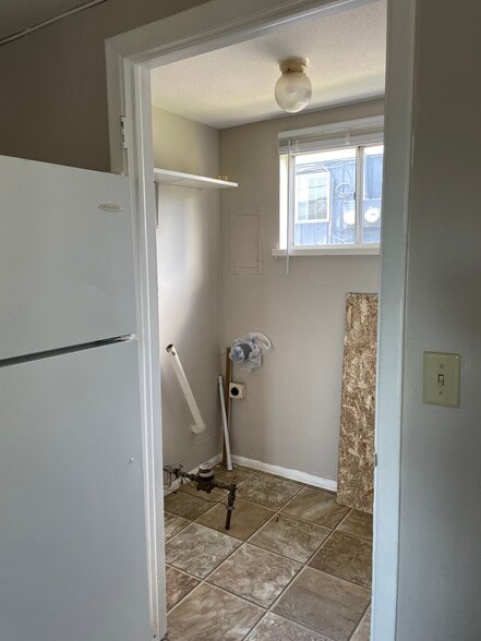 Laundry Room Area - 131 E Nowlin St