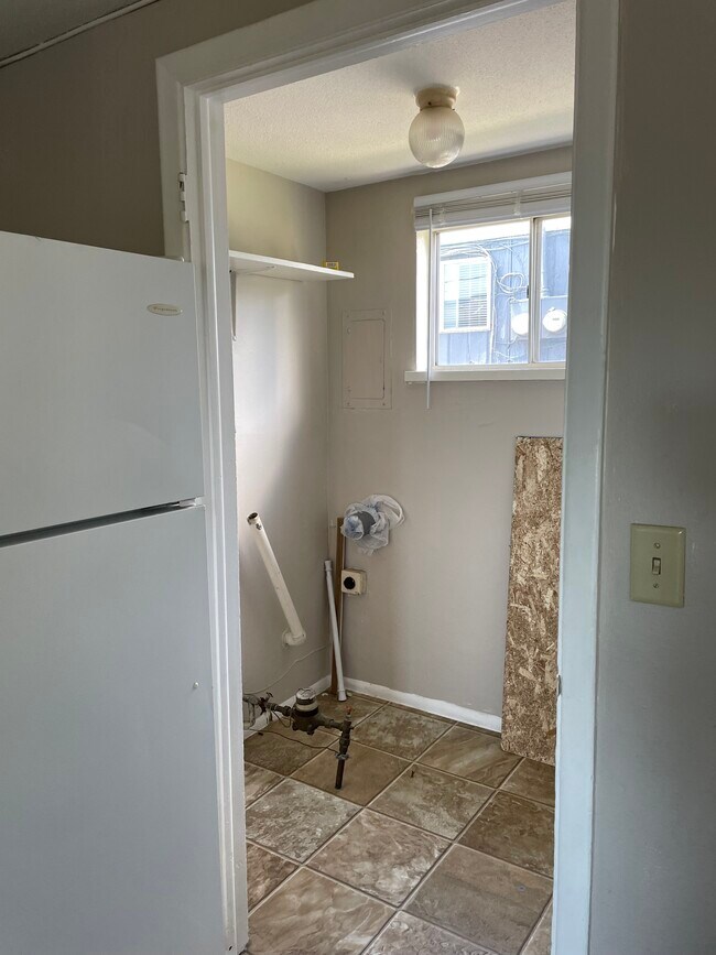Laundry Room Area - 131 E Nowlin St