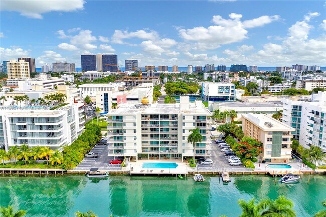 Primary Photo - 9500 W Bay Harbor Dr