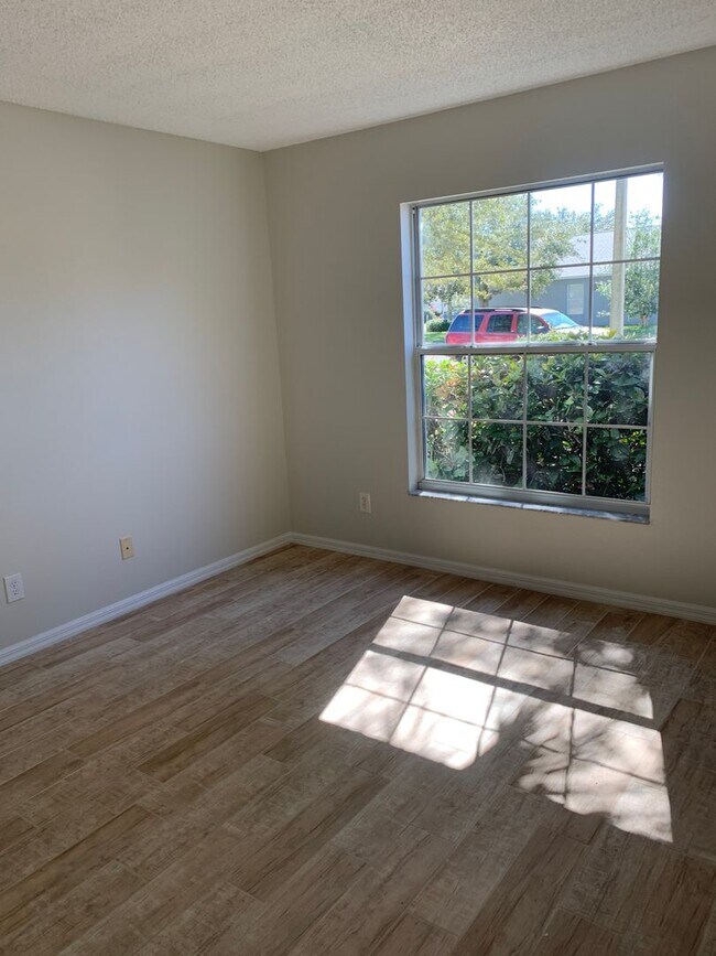 Building Photo - Beautiful 3 Bedroom, 2 Bathroom Home with Lake in Melbourne, FL!