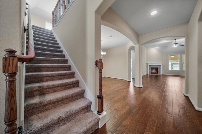 Building Photo - 25208 Forest Ledge Dr