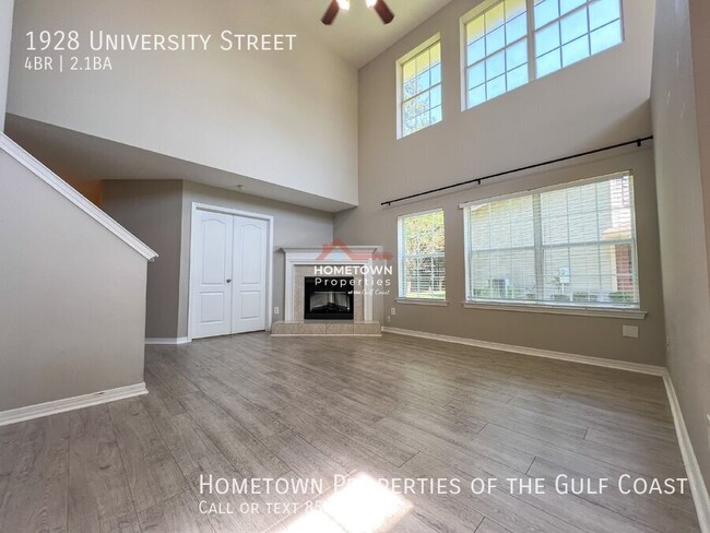 Building Photo - Centrally Located Spacious 4-Bed Home