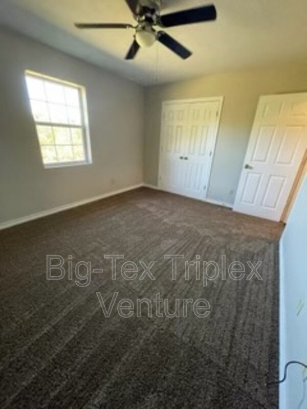 Building Photo - 278 N Pecan St