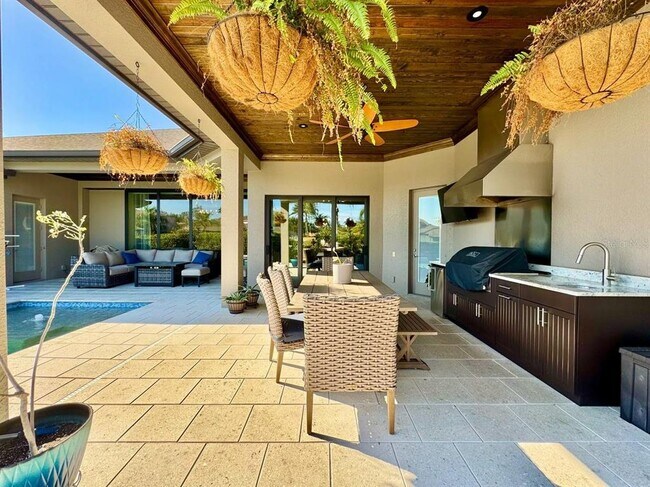 Building Photo - 10605 Sabella Dr