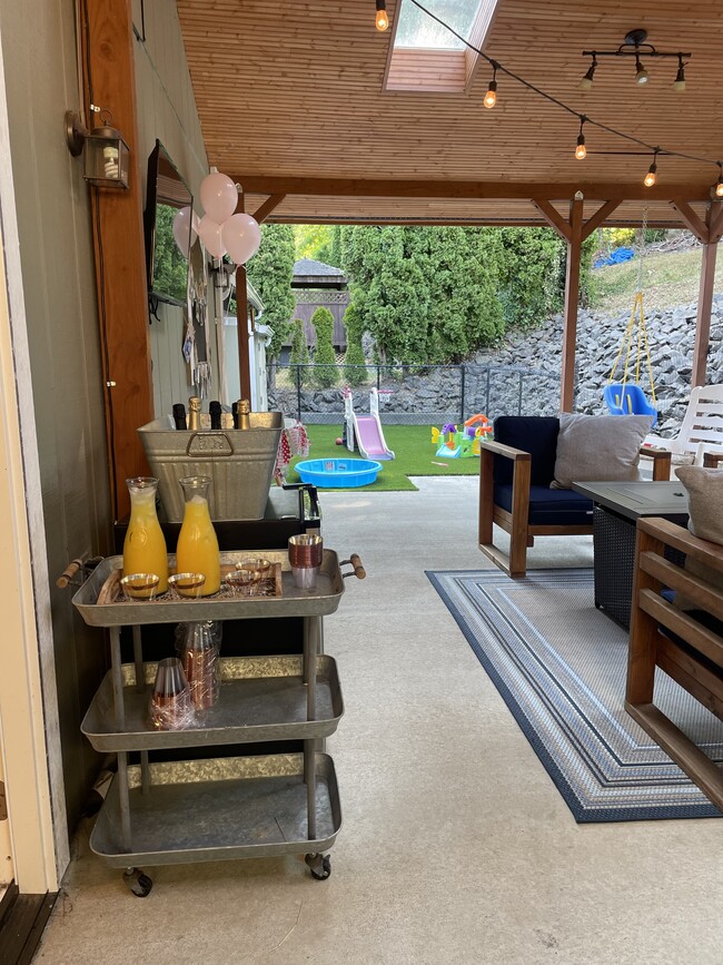 Building Photo - 102 W Canyon View Dr